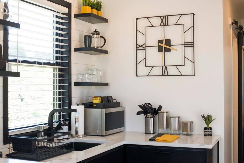 The Zephyr Modern Luxe Container Home Bellmead Exterior photo